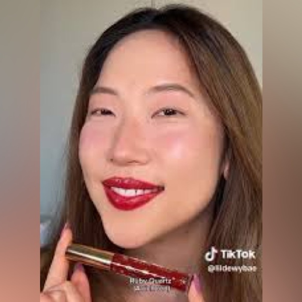 Estée Lauder Lip Gloss Ruby Quartz Red Limited Edition - Picture 4 of 8